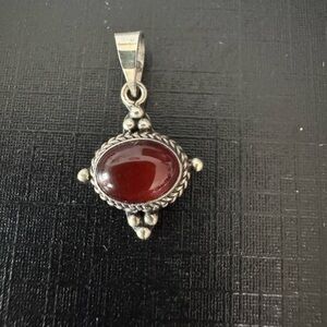 Dainty 925 silver pendant with gorgeous carnelian center stone